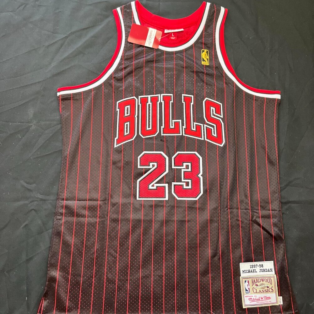 MITCHELL & NESS MICHAEL JORDAN JERSEY